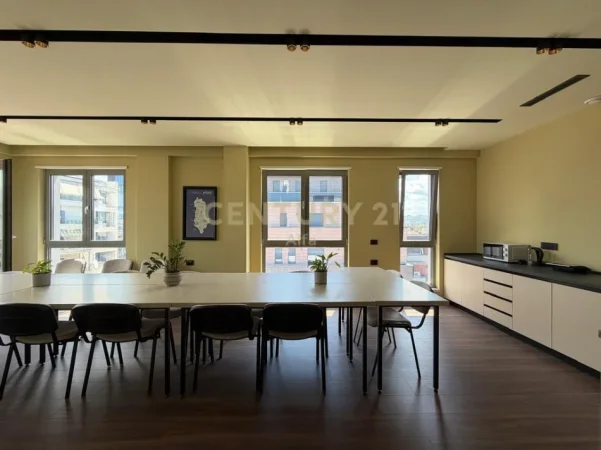 Tirane, jepet me qera ambjent biznesi Kati 7, 121 m² 1.800 € 