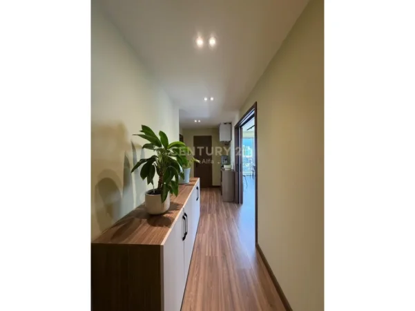 Tirane, jepet me qera ambjent biznesi Kati 7, 121 m² 1.800 € 