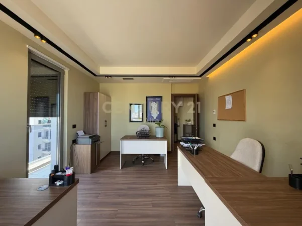 Tirane, jepet me qera ambjent biznesi Kati 7, 121 m² 1.800 € 