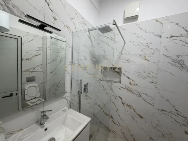 Tirane, jepet me qera zyre Kati 3, 100 m² 1.000 € (Shallvaret)