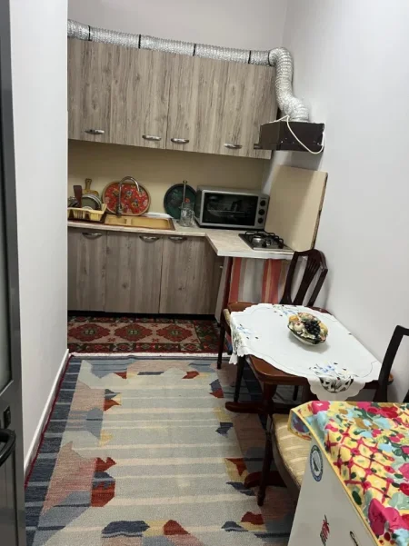 jepet me qera Kati 0, 300 €