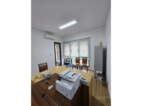 Tirane, jepet me qera zyre Kati 6, 75 m² 700 € 