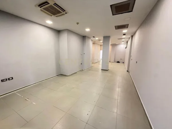 Tirane, jepet me qera ambjent biznesi Kati 2, 916 m² 16.000 € 