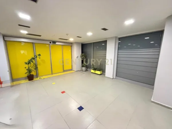 Tirane, jepet me qera ambjent biznesi Kati 2, 916 m² 16.000 € 
