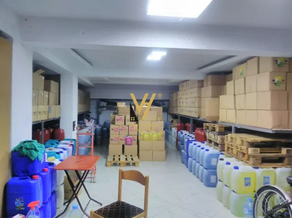 Tirane, jepet me qera ambjent biznesi Kati 0, 80 m² 520 € (SELITE E VOGEL)