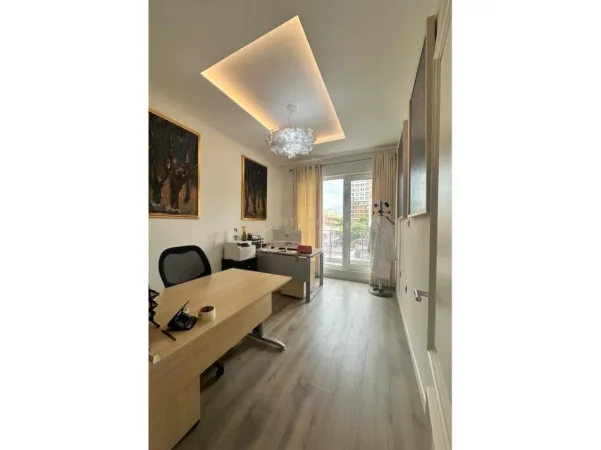 Tirane, jepet me qera zyre Kati 2, 143 m² 1.200 € 