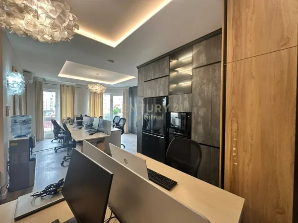 Tirane, jepet me qera zyre Kati 2, 143 m² 1.200 € 