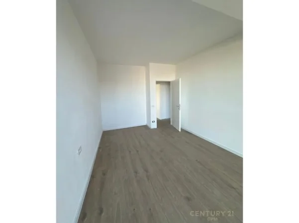 Tirane, jepet me qera ambjent biznesi Kati 1, 148 m² 1.400 € 