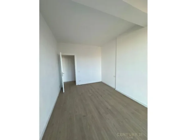 Tirane, jepet me qera ambjent biznesi Kati 1, 148 m² 1.400 € 