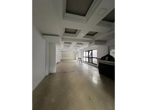 Tirane, shes ambjent biznesi Kati -1, 240 m² 400.000 € (Rruga Isuf Elezi)