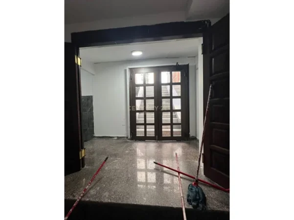 Tirane, shes ambjent biznesi Kati -1, 240 m² 400.000 € (Rruga Isuf Elezi)