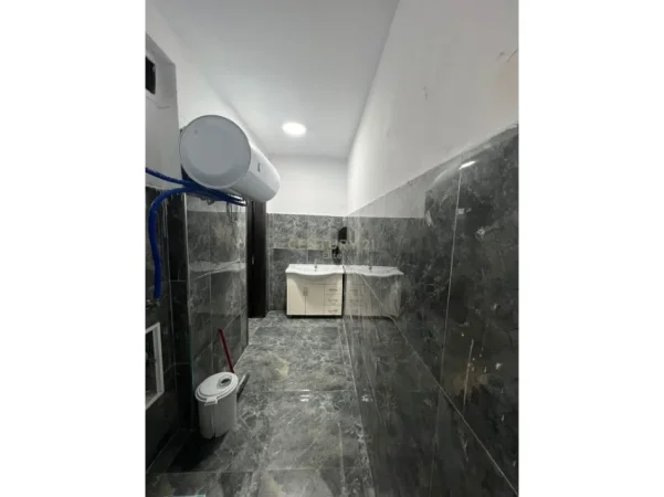 Tirane, shes ambjent biznesi Kati -1, 240 m² 400.000 € (Rruga Isuf Elezi)