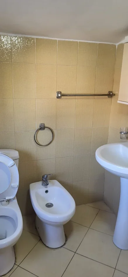 🏡 JEPET APARTAMENT 1+1 ME QERA NE KINOSTUDIO 🏡,  350 mije leke