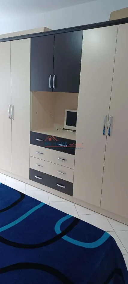 Tirane, jepet me qera apartament 2+1+Ballkon Kati 5, 100 m² 400 € (Rruga Muhamed Deliu)