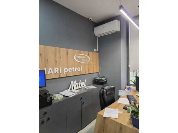 Tirane, jepet me qera ambjent biznesi Kati 2, 31 m² 600 € (Zogu Zi)