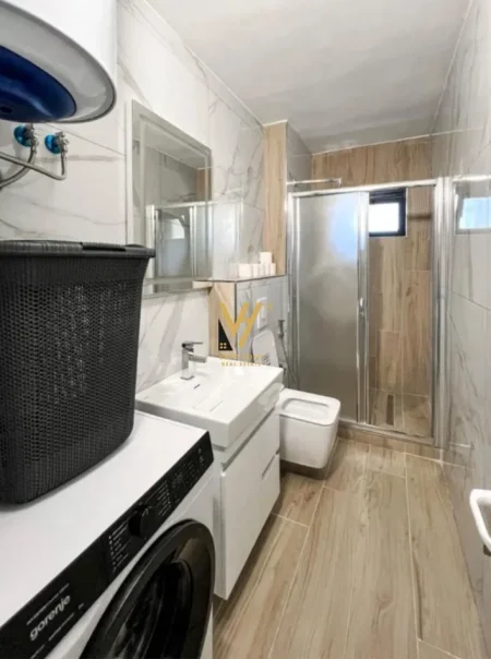 Tirane, jepet me qera apartament 2+1+Ballkon Kati 3, 75 m² 750 € (STADIUMI DINAMO)