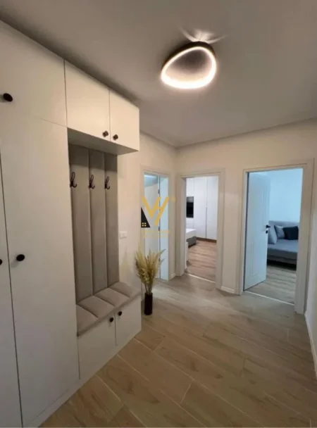Tirane, jepet me qera apartament 2+1+Ballkon Kati 3, 75 m² 750 € (STADIUMI DINAMO)