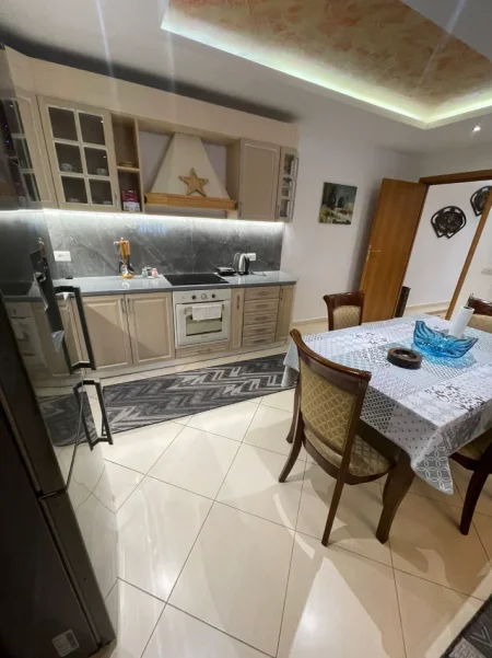 Tirane, jepet me qera apartament 2+1 Kati 5, 100 m² 1.200 € (PRANE STADIUMI AIR ALBANIA)
