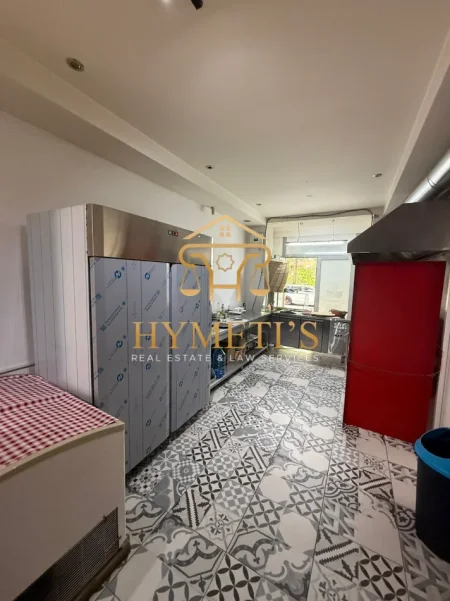 Tirane, shitet ambjent biznesi Kati 0, (Ish Ekspozita, Tiranë)
