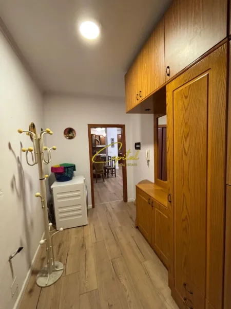 Tirane, jepet me qera apartament 3+1 Kati 2, 150 m² 1.100 € (RRUGA E KAVAJES)