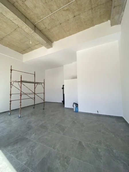 Tirane, jepet me qera ambjent biznesi Kati 0, 50 m² 600 € (Rruga Riza Cerova)