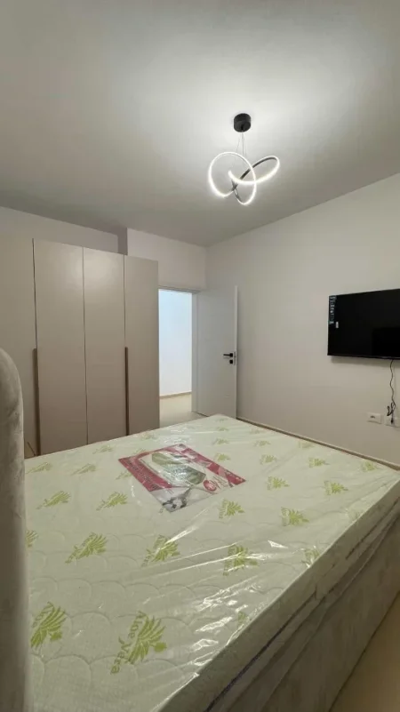 Tirane, jepet me qera apartament 2+1+Ballkon Kati 7, 101 m² 650 € 