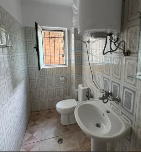 Tirane, shitet apartament 1+1 Kati 2, 50 m² 95.000 € (Ali Demi)