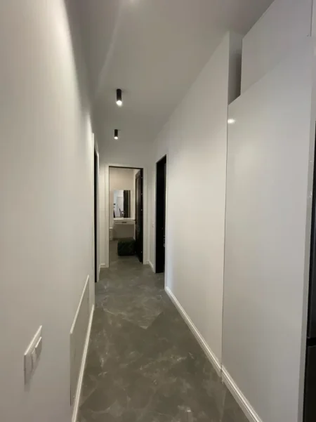 Tirane, jepet me qera apartament 2+1+Ballkon Kati 5, 116 m² 1.350 € (Kompleksi Delijorgji)