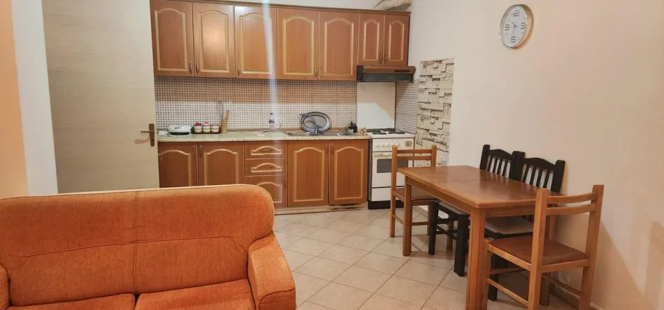 Tirane, jepet me qera apartament 1+1 Kati 2, 75 m² 380 € (Rruga Jordan Misja)