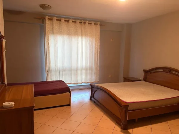 Tirane, jepet me qera apartament 1+1 Kati 2, 75 m² 380 € (Rruga Jordan Misja)