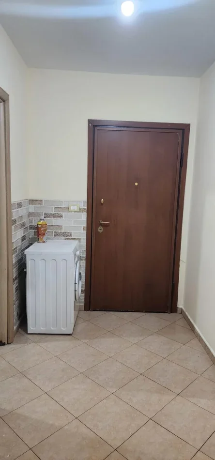 Tirane, jepet me qera apartament 1+1 Kati 2, 75 m² 380 € (Rruga Jordan Misja)