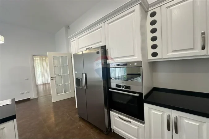 Tirane, jepet me qera Vile 3+1 Kati 2, 670 m² (rroling hills)