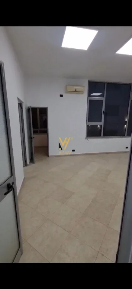 Tirane, jepet me qera zyre Kati 2, 80 m² 990 € (MYSLYM SHYRI)