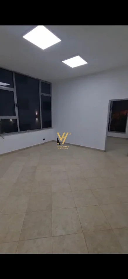 Tirane, jepet me qera zyre Kati 2, 80 m² 990 € (MYSLYM SHYRI)