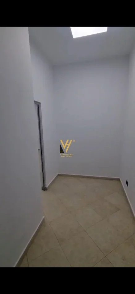 Tirane, jepet me qera zyre Kati 2, 80 m² 990 € (MYSLYM SHYRI)