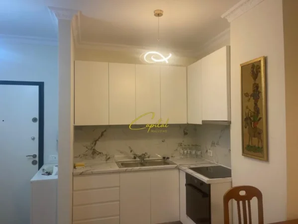 Tirane, jepet me qera apartament 1+1 Kati 5, 70 m² 500 € (PORCELAN)