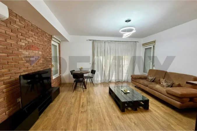 Tirane, jepet me qera apartament 1+1 , 600 € (Kodra e Diellit)