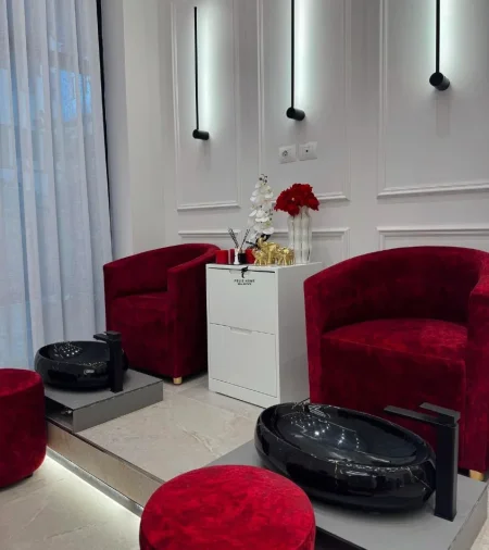 Tirane, jepet me qera dyqan Kati 0, 50 m² 600 € (ASTIR)