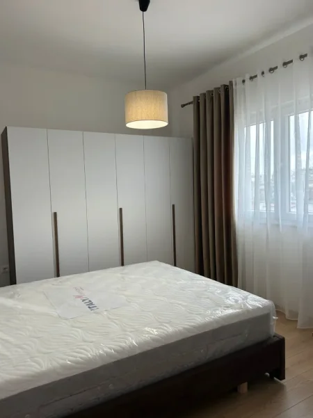 Tirane, jepet me qera apartament 1+1+Ballkon Kati 3, 60 m² 450 € (Ali Dem ( Afer rruges kryesore))