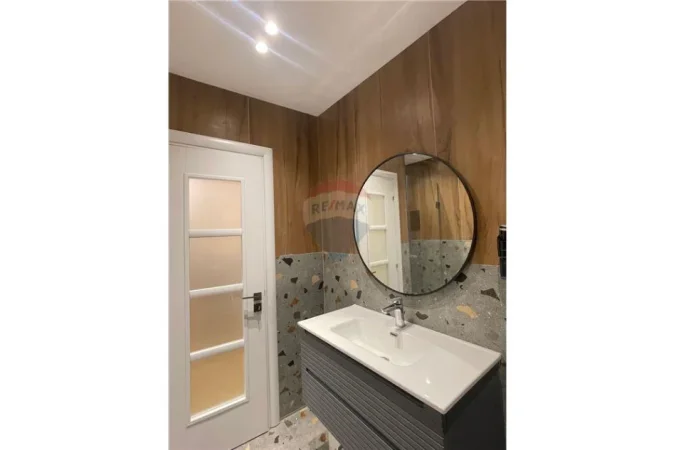Vlore, jepet me qera apartament 1+1 Kati 3, 70 m² 450 € (Rruga Dush Strati, Vlore)