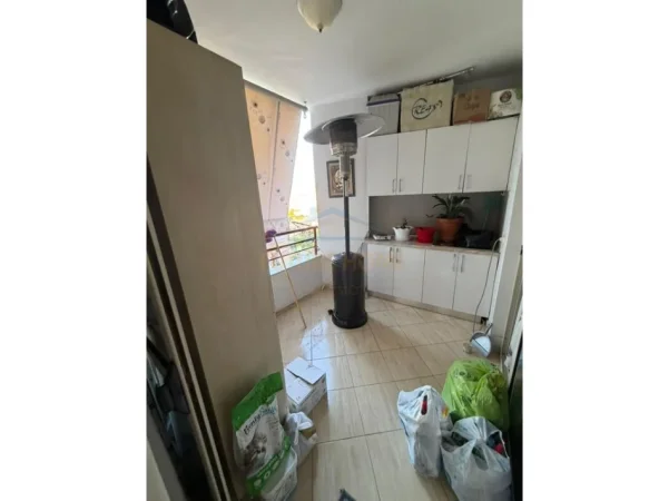 Tirane, jepet me qera apartament 2+1+Ballkon Kati 8, 63 m² 500 € (Bulevardi Migjeni)
