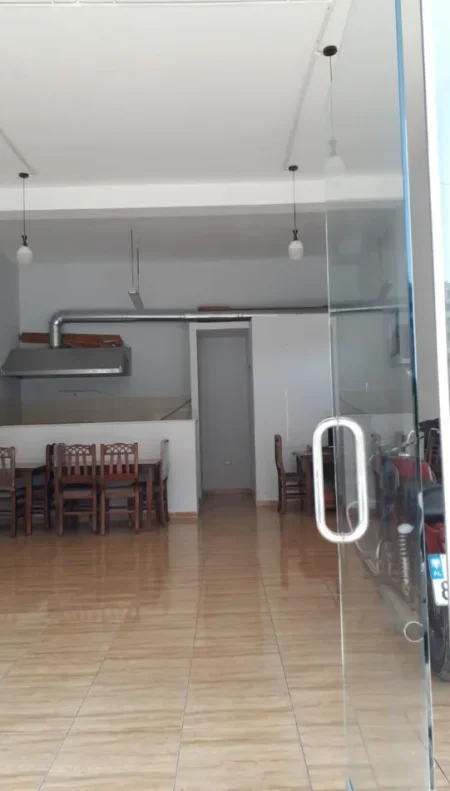 Tirane, shitet ambjent biznesi Kati 0, 58 m² 110.000 € (Yzberisht)