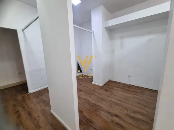 Tirane, jepet me qera ambjent biznesi Kati 0, 50 m² 620 € (MYSLYM SHYRI)