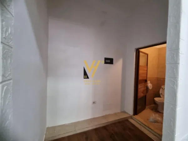 Tirane, jepet me qera ambjent biznesi Kati 0, 50 m² 620 € (MYSLYM SHYRI)