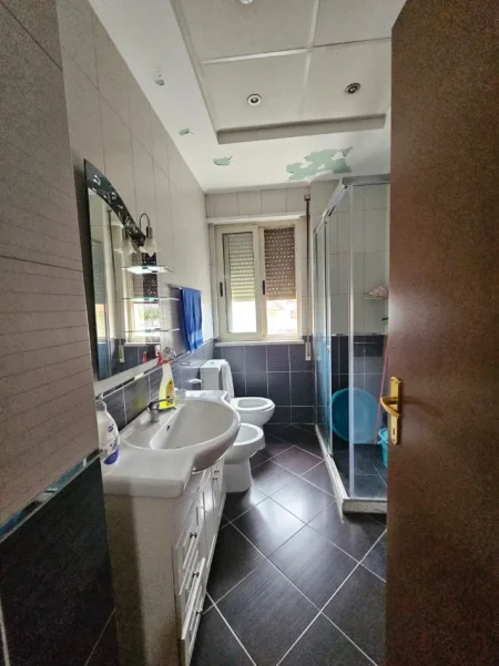 Tirane, jepet me qera apartament 2+1+Ballkon Kati 2, 110 m² 650 € (Kompleksi Vizion Plus)