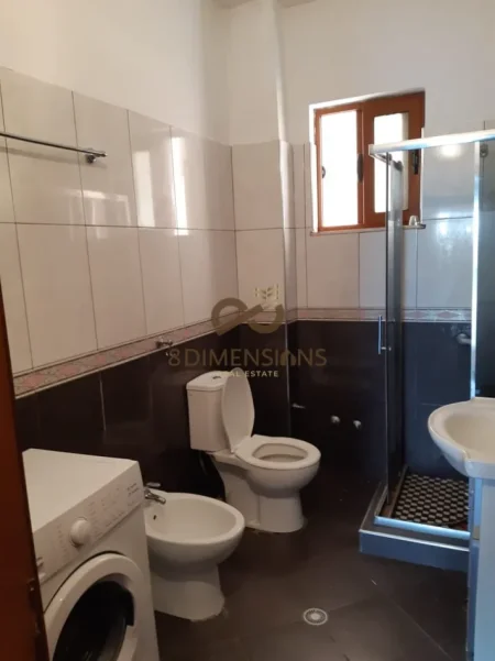 Tirane, jepet me qera apartament 2+1 Kati 2, 110 m² 600 € (bulevardi i ri)