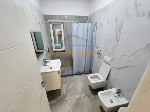 Tirane, jepet me qera apartament 2+1+Ballkon Kati 1, 121 m² 800 € (Liqeni i Thate)