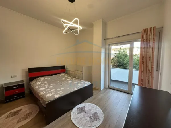 Tirane, jepet me qera apartament 2+1+Ballkon Kati 1, 121 m² 800 € (Liqeni i Thate)