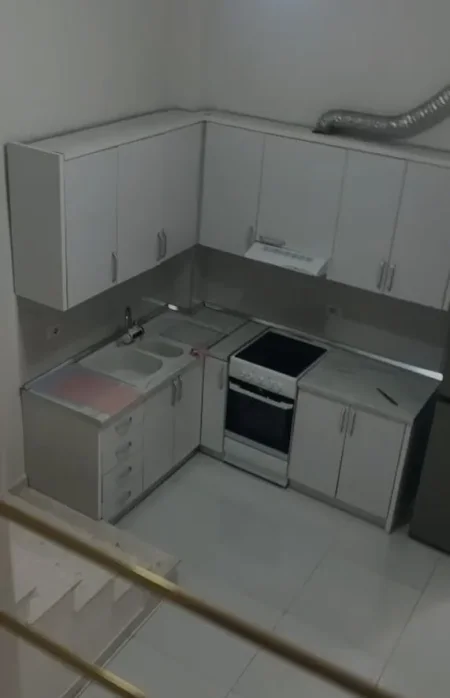 Tirane, jepet me qera apartament 1+1 Kati 1, 50 m² 350 € (Prane Xhamis Xhura Oxhaku)
