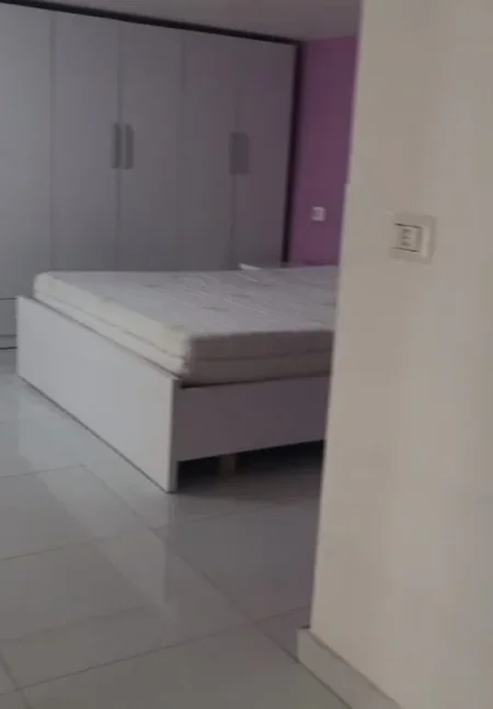 Tirane, jepet me qera apartament 1+1 Kati 1, 50 m² 350 € (Prane Xhamis Xhura Oxhaku)